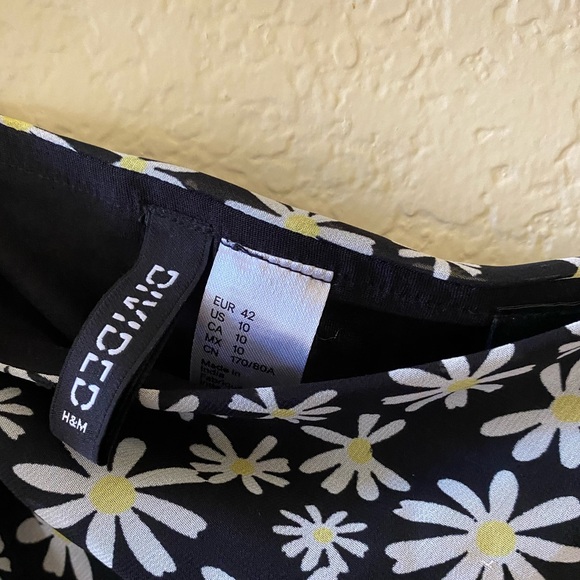 Daisy Print H&M Skirt - Picture 3 of 3